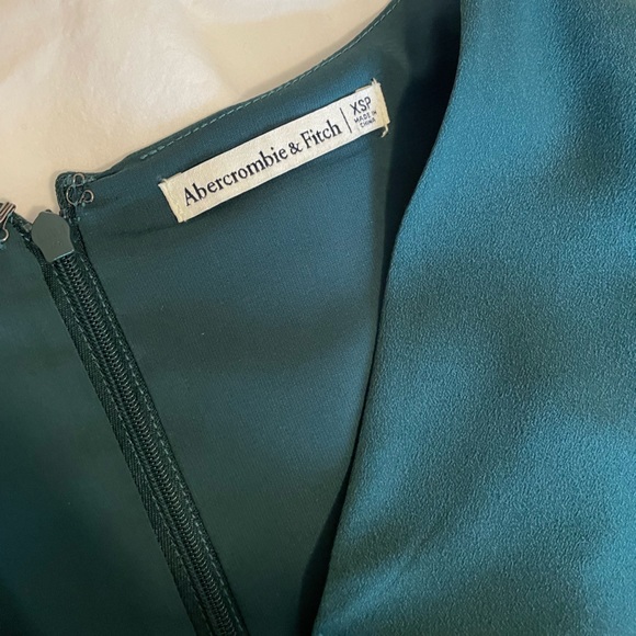 Abercrombie Women's Long-Sleeve Strappy Halter Mini Dress in Dark Green XS - Picture 4 of 7